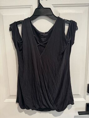 American Eagle Outfitters Black Cold-Shoulder V-Neck Tank
